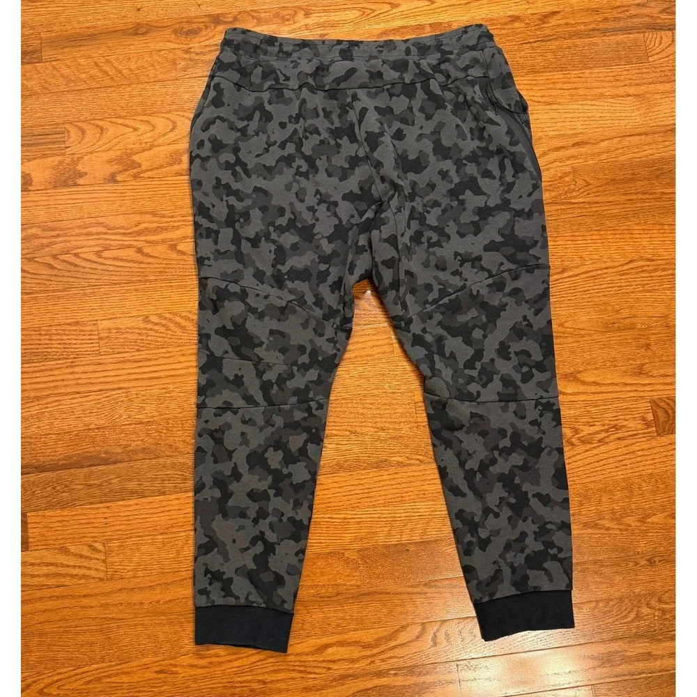 Nike Sportswear Tech Fleece Jogger Pants Mens 2XL Gray Camo Camo 28